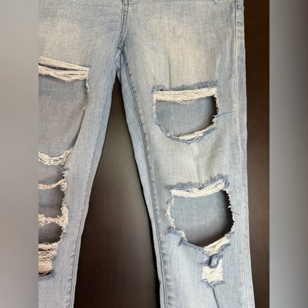 AE Distressed Light Washed Women's Jeans